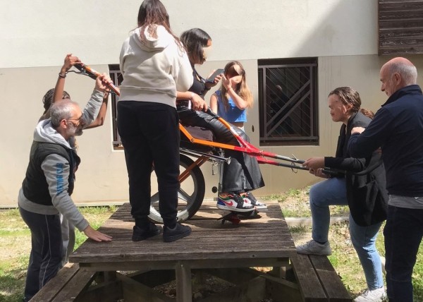 Sensibilisation au Handicap dans la Vie et dans le Sport - Lycée de la montagne de Valdeblore - Découverte de la joëlette